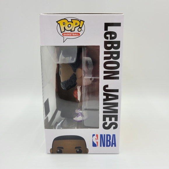 Funko Pop! / LeBron James / L.A. Lakers / #90 - Picture 3 of 11